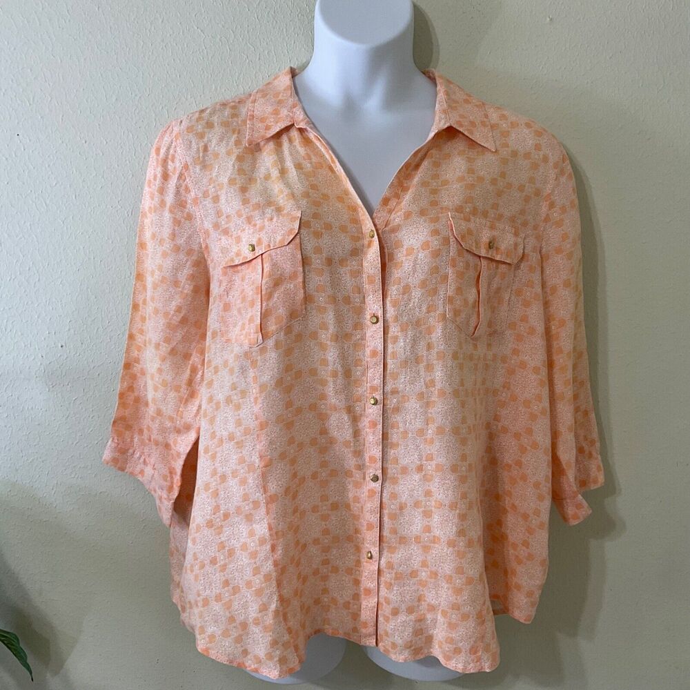 Chico's 3 Blouse women 100% Linen Size 3 or (XL) Geo gold tone button up .